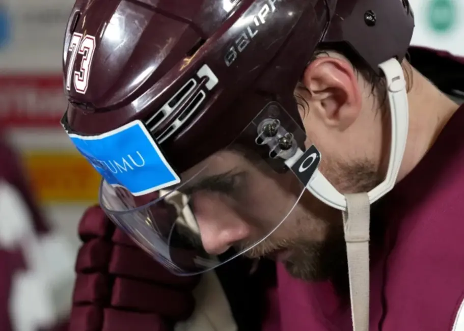 Deniss Smirnovs ar vārtiem palīdz "Kloten" izcīnīt uzvaru pagarinājumā pret "Biel-Bienne"