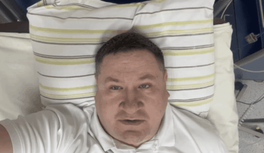 VIDEO. Helmanis no slimnīcas gultas ieraksta video un paziņo par atkāpšanos no domes vadītāja amata