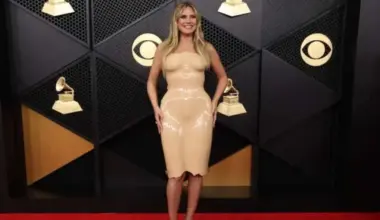 Heidija Kluma uz "Grammy" sarkanā paklāja ierodas kailai līdzīgā tērpā