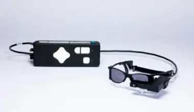 Jauns acu implants un viedās brilles atjauno redzi cilvēkiem ar makulas deģenerāciju