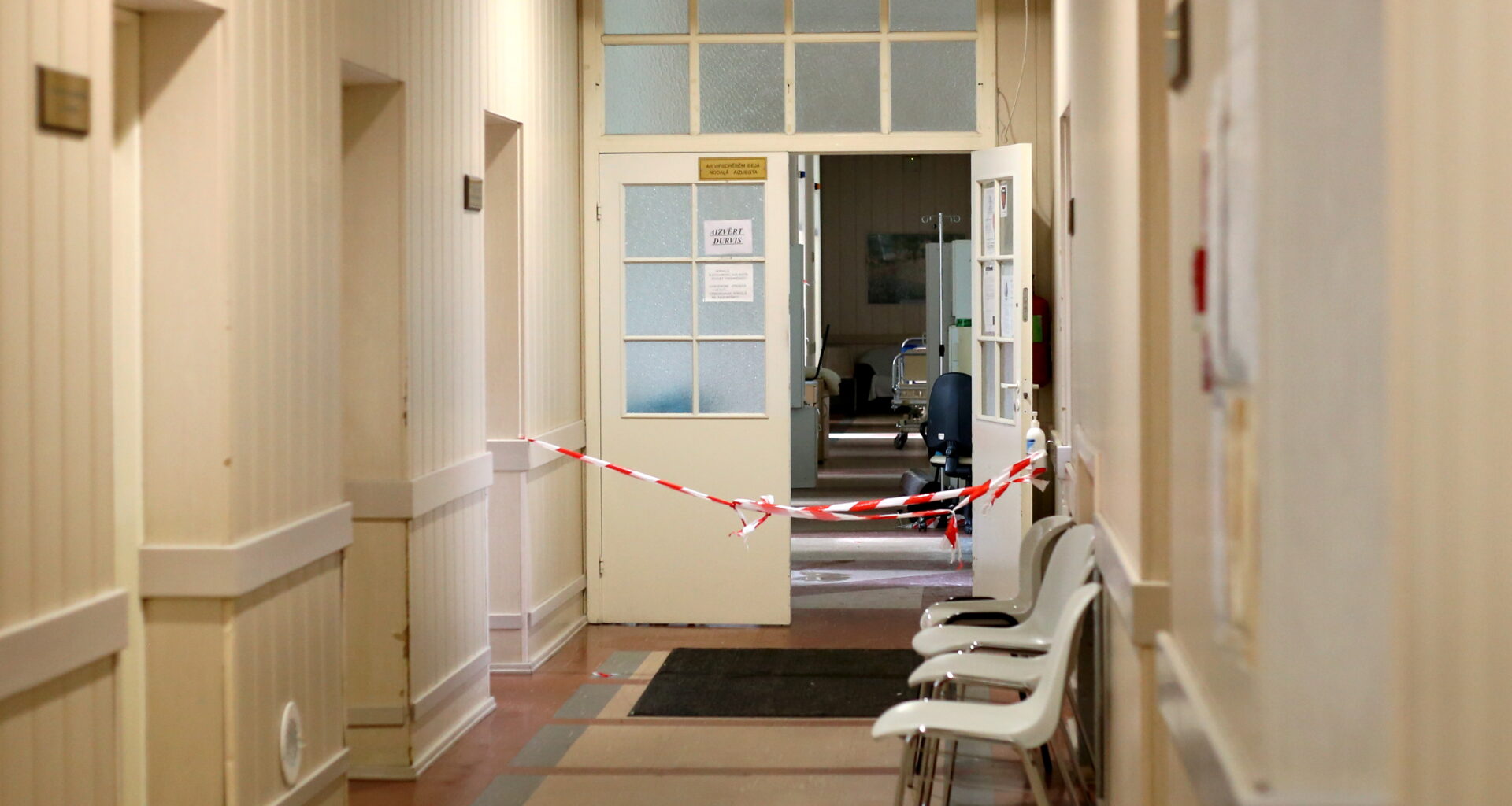 Tas ir nacionālās drošības jautājums! Stradiņa slimnīca no darba atlaiž 10 “īpašus” darbiniekus