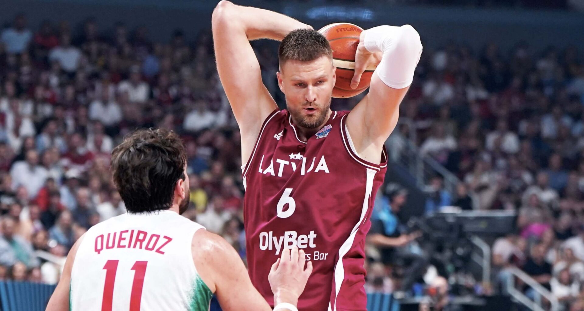 Viņš būs “cīnītājs”! Apmaiņā pret diviem spēlētājiem Porziņģis tiks aizmainīts uz jaunu komandu - LA.LV