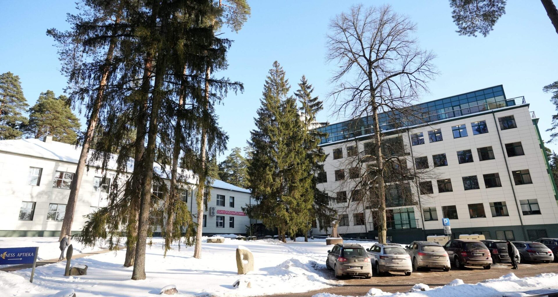 Valdes priekšsēdētāja tālrunis ir izslēgts… KNAB veic kratīšanas Ogres un Liepājas slimnīcās