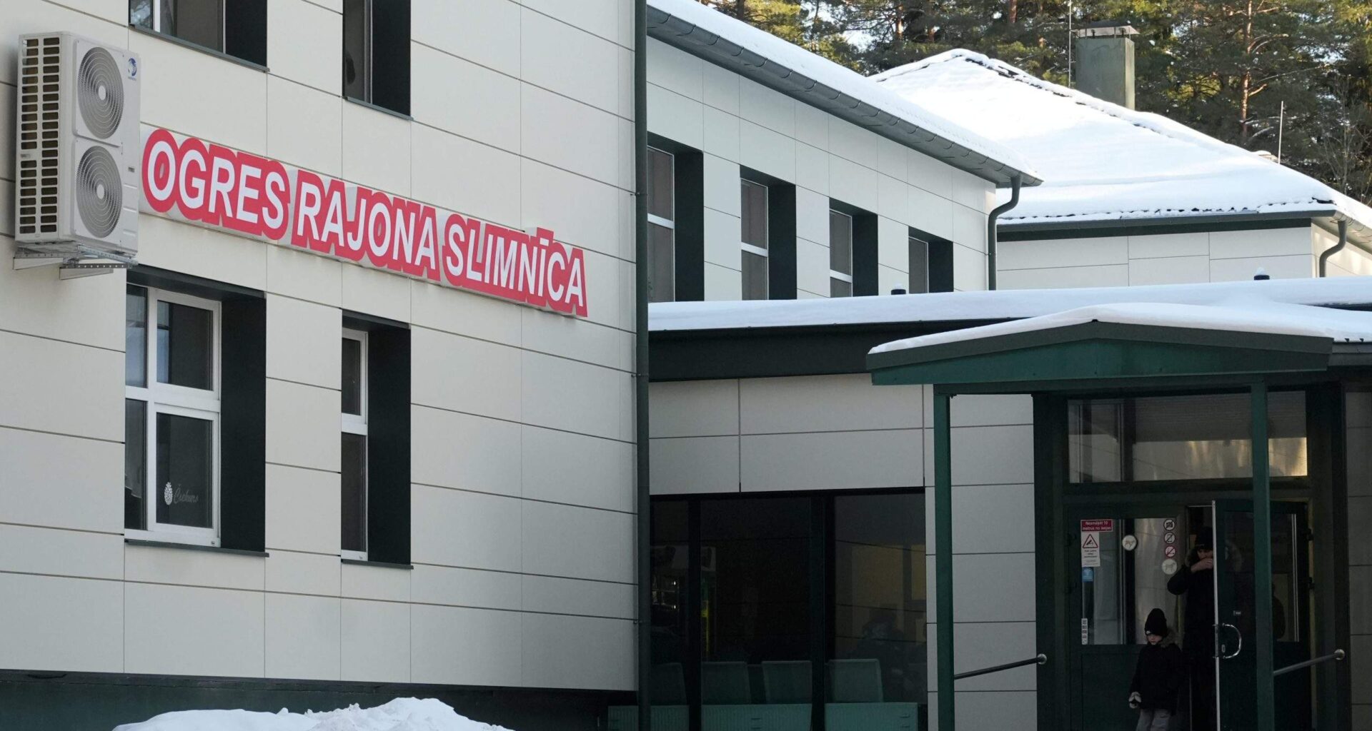 Par iespējamām nelikumībām Liepājas slimnīcā aizturēti pieci, bet Ogres rajona slimnīcā divi cilvēki