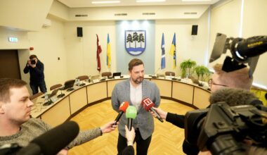 Ogres novada domes jaunais priekšsēdētājs ievēlēts: Helmaņa krēslā sēžas enerģiskais Andris Krauja