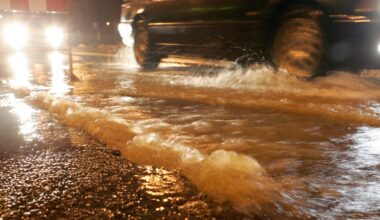 Ventspilī ūdensvada bojājums – bez ūdens paliek vairākas mājas, apledo arī ielas