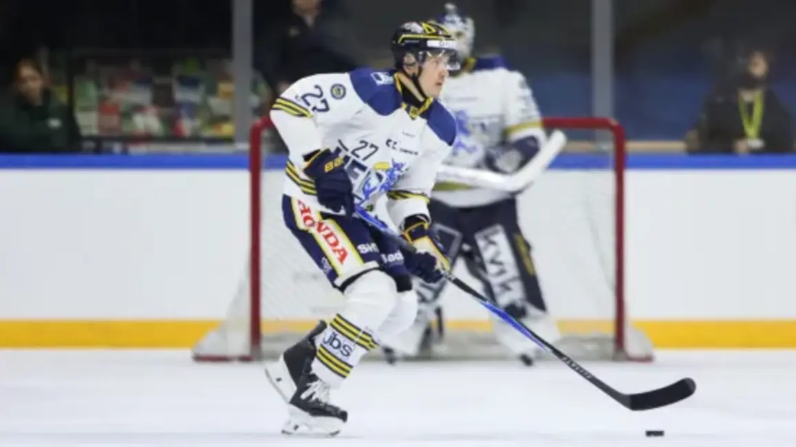 Latviešu hokejisti spožo ārzemēs: Cibuļskis ar piespēli uzvaras vārtiem Dānijā, Kaļķis cīnās Čehijā