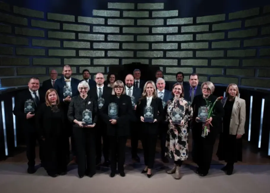 Latvijas Universitātē pasniegtas pirmās Izcilības balvas