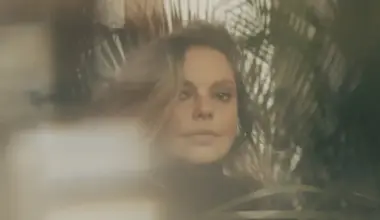 Linda Leen publicē pirmo daļu no gaidītās minialbumu triloģijas "WAVES I / III"