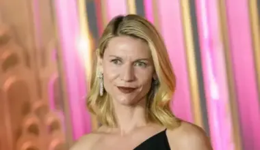 "Man bija kauns." Klēra Denisa par neplānoto grūtniecību 44 gadu vecumā