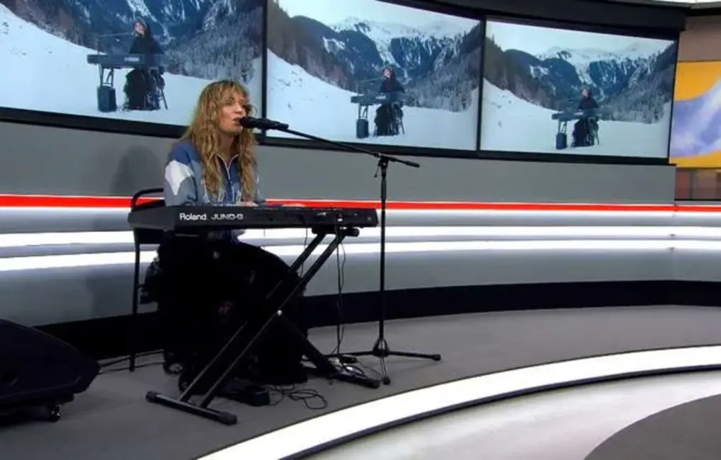 Marta Grigale izdod jaunu dziesmu "A Little Blue" un tās videoklipu