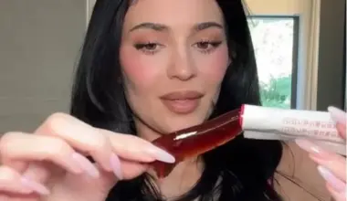 Miljardiere Kailija Dženere saņem asu kritiku par "caurejas līdzekļu" reklamēšanu saviem sekotājiem: "Tas ir ārkārtīgi bezatbildīgi!"