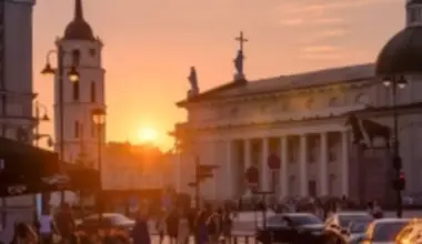 „Pluribus“: Džona Lenona sapņa pieskāriens vai apokaliptiska drāma?