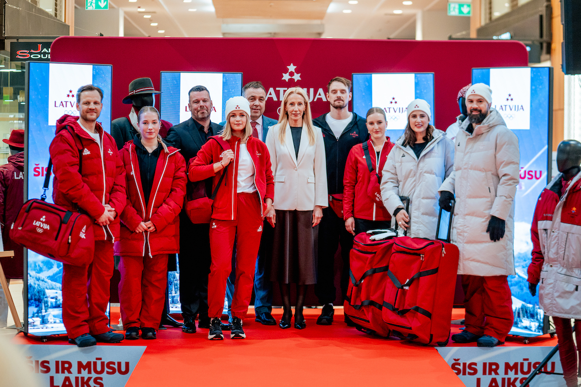 FOTO: Atrāda olimpiešu sporta un brīvā laika apģērbu