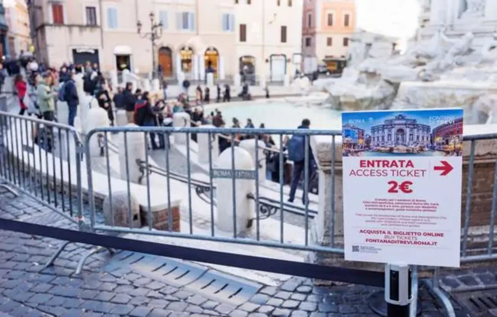 Romas ikoniskajai Trevi strūklakai tagad jāmaksā par tuvplānu apskati