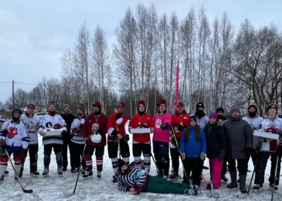 Ropažu novadā aizvadīts aizraujošs 3x3 hokeja turnīrs "Ropažu ripa 2026"