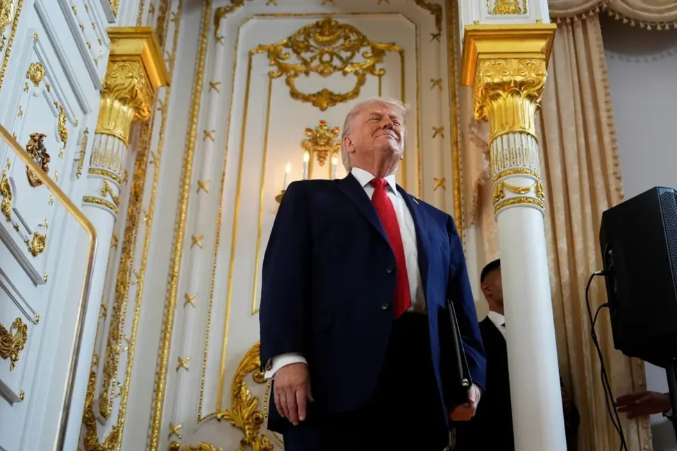 Tramps brīdina Lielbritāniju par bīstamajiem centieniem stiprināt saites ar Ķīnu