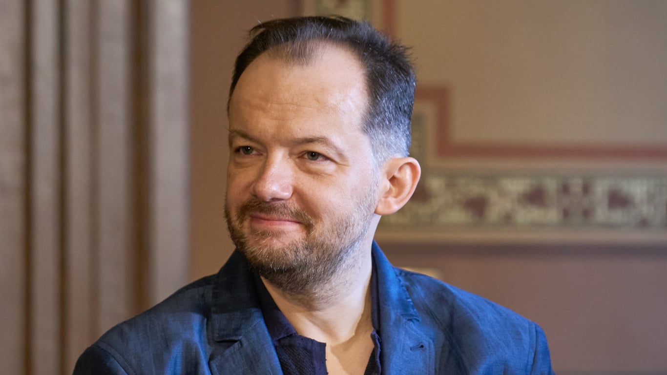 Viņa par puiku rūpējās viena. Andra Nelsona mamma atklāj izcilā diriģenta stāstu — Santa