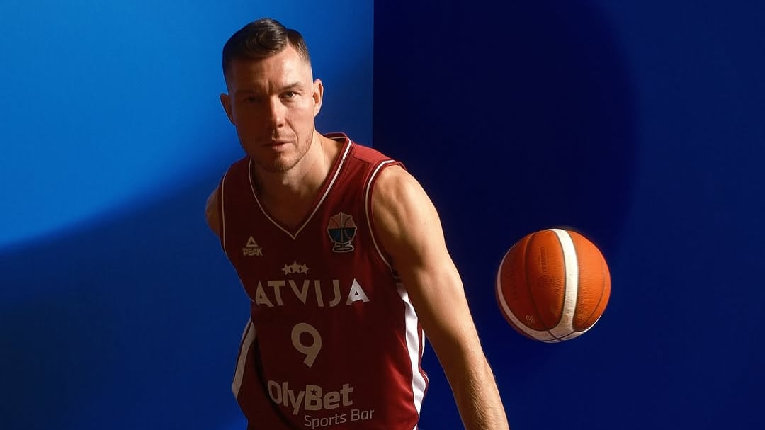 Dairis Bertāns atklāj, kā zaudējis prātu sliktās meitenes dēļ — Santa