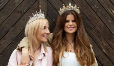 Precētajām influencerēm Sendijai un Danutei beidzot pieteicies ilgi gaidītais bērniņš - Santa.lv