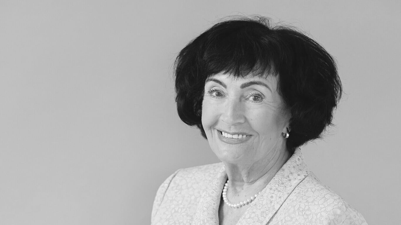 «Vai es, lauku meitene, varēju iedomāties, ka tāds būs mans dzīves ceļš?» Diplomāti Aiju Odiņu mūžībā pavadot — Santa