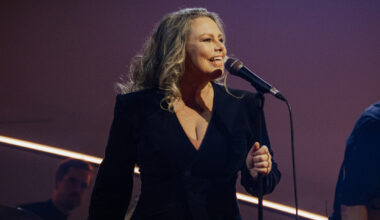 Lindas Leen pirmais vilnis pulcē pilnu Zuzeum / Diena