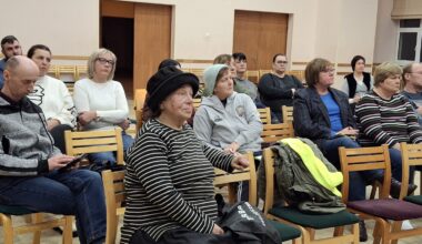 Bebros stāsta par paveikto un šī gada iecerēm. Vaicā par patvertnēm, transportu, remontiem un atbalstu donoriem