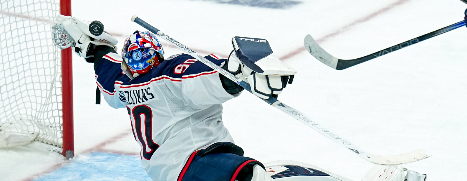Merzļikins pirmo reizi sezonā paliek nepārspēts NHL mačā / Diena