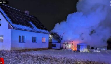 “Mēs tūlīt spēku pielietosim…” Salaspilī deg saimniecības ēka, bet iedzīvotājus pārsteidz policistu attieksme