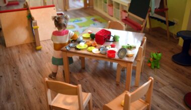 Vecāki satraukti par bērnudārzu reorganizāciju Rīgā / Raksts