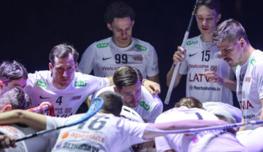 Latvijas florbolisti Liepājā pasaules čempionāta kvalifikācijas spēlē pārspēj Ukrainu / Diena