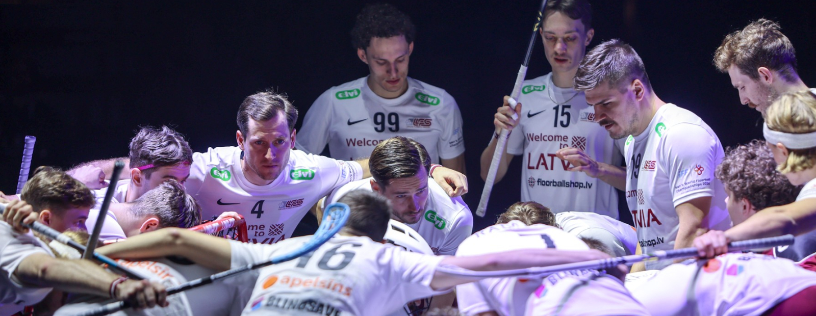 Latvijas florbolisti Liepājā pasaules čempionāta kvalifikācijas spēlē pārspēj Ukrainu / Diena