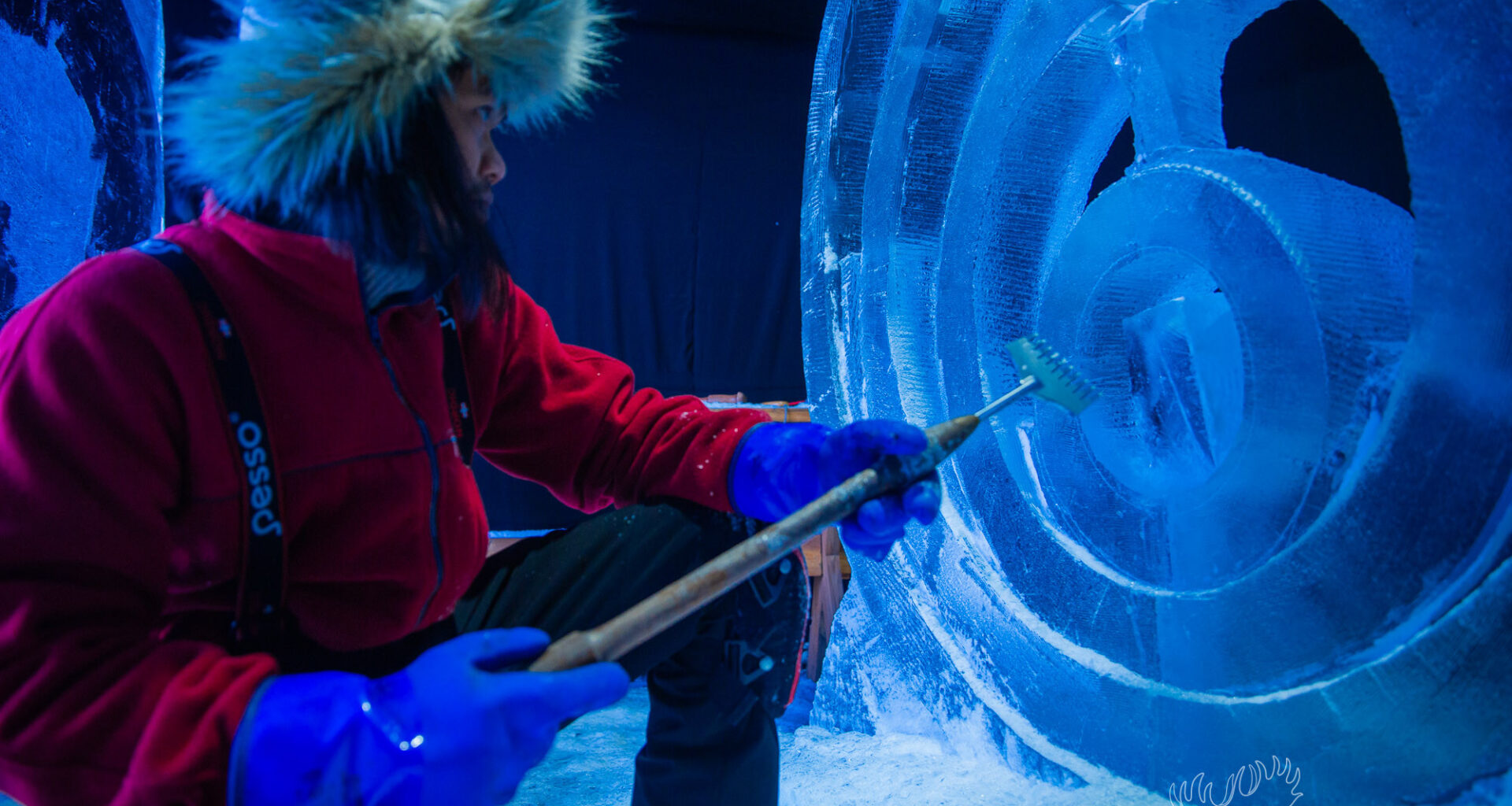 Lielās ledus skulptūras gandrīz gatavas; mākslinieki sāk darbu pie individuālajām