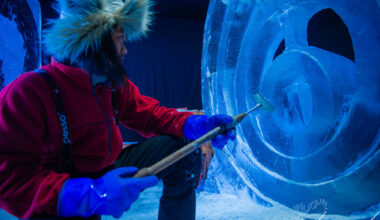 Lielās ledus skulptūras gandrīz gatavas; mākslinieki sāk darbu pie individuālajām