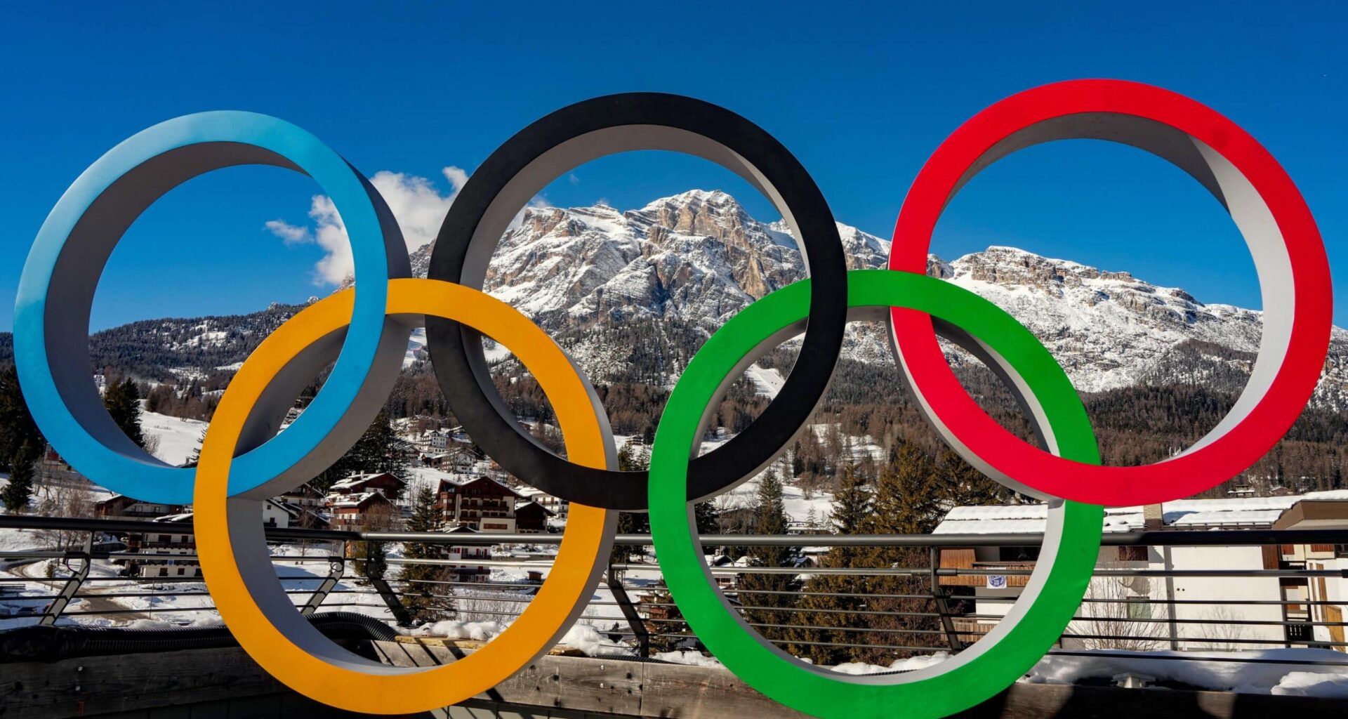 OS peripetijas - krievi mēģina kiberuzbrukt, Milānā demolē labierīcības, kērlingā pazūd elektrība