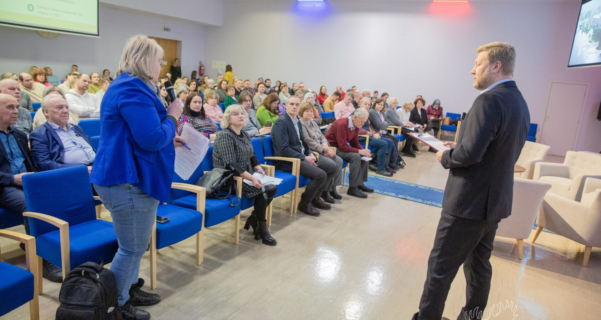 Informatīvā seminārā tiekas daudzdzīvokļu māju kontaktpersonas un apsaimniekotāji