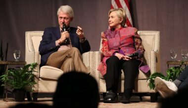 Bils un Hilarija Klintoni liecinās izmeklēšanā Epstīna lietā / Raksts