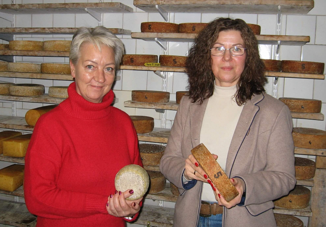 «Beidzot kāds uztaisījis sieru!» Ingas un Ilonas Ādažu novadā ražotos sierus pirms 10 gadiem pamanīja Mārtiņš Rītiņš / Raksts