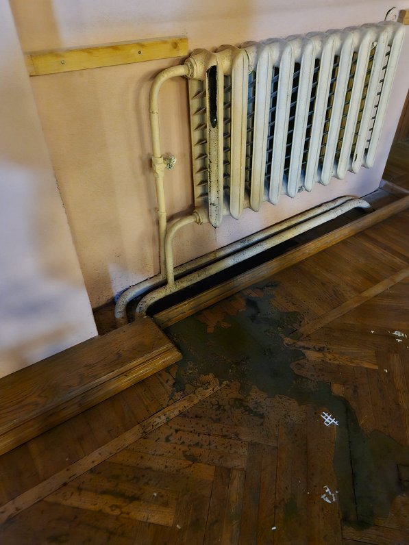 Druvienas kultūras namā aukstumā saplīsuši čuguna radiatori