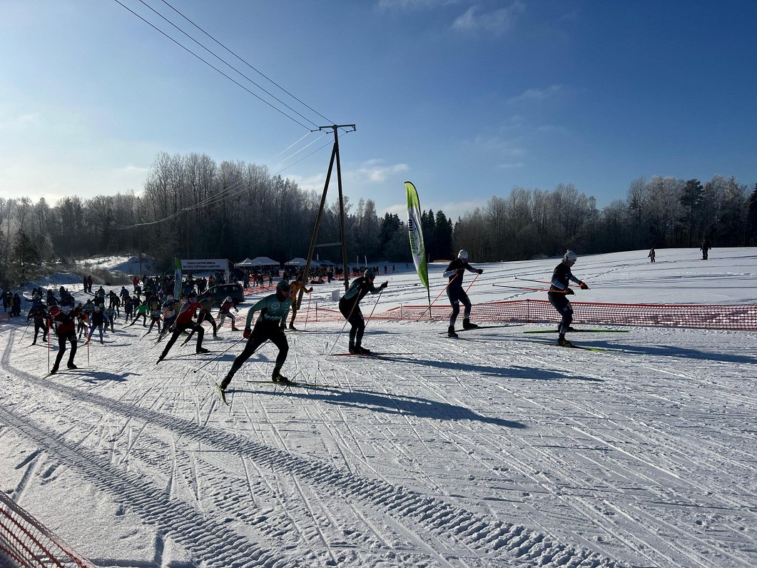 Rankas Kartona fabrikas distanču slēpošanas maratons
