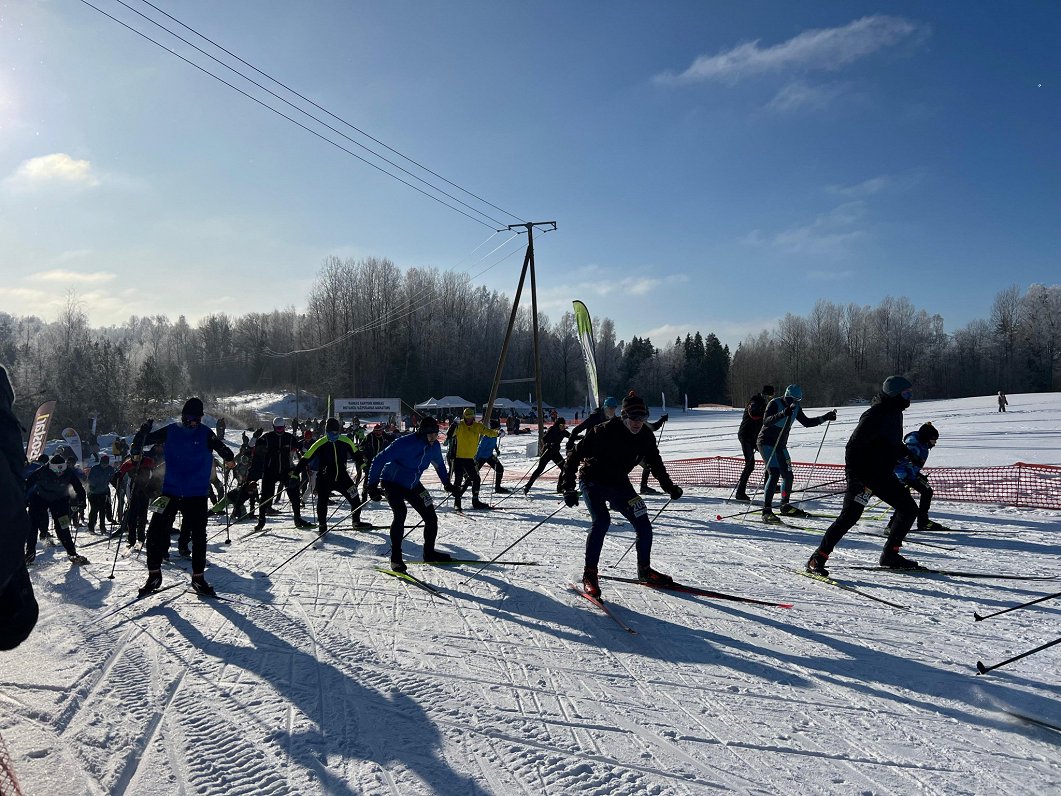 Rankas Kartona fabrikas distanču slēpošanas maratons