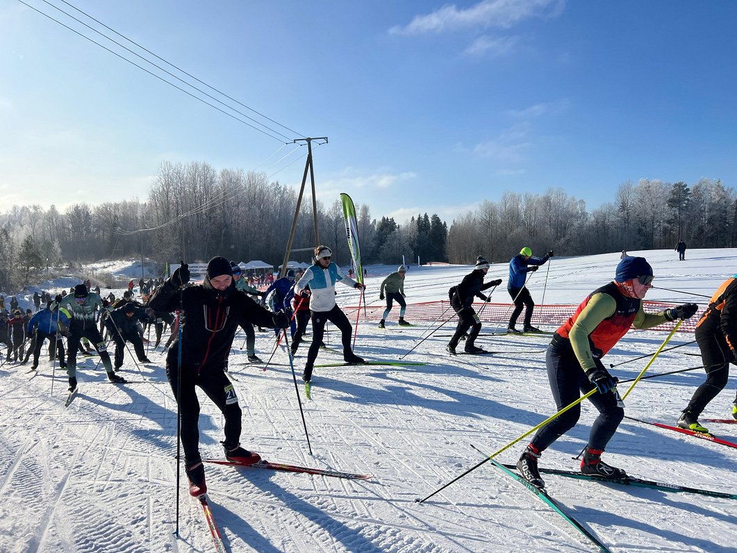 Rankas Kartona fabrikas distanču slēpo&scaron;anas maratons