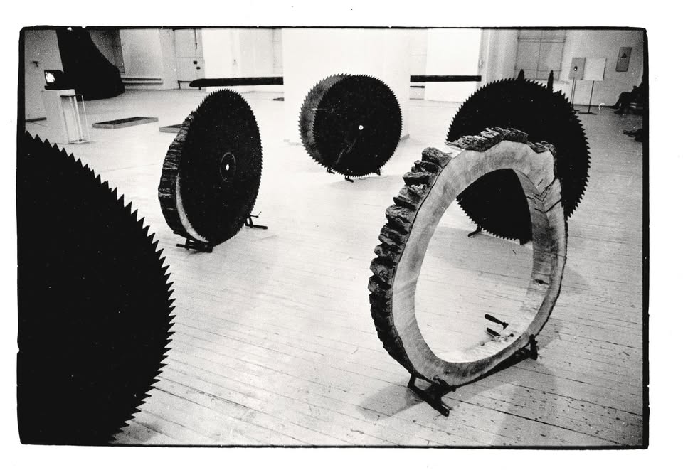 Andri Breži izstāde "Aploks. Cikls milži"