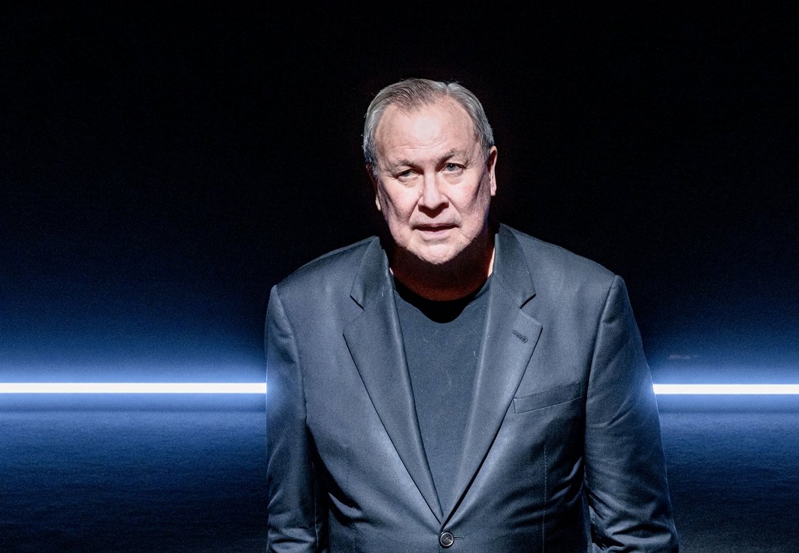 Kāpēc vismaz reizi dzīvē vērts redzēt Roberta Vilsona iestudējumu? Stāsta teātra zinātnieces / Raksts