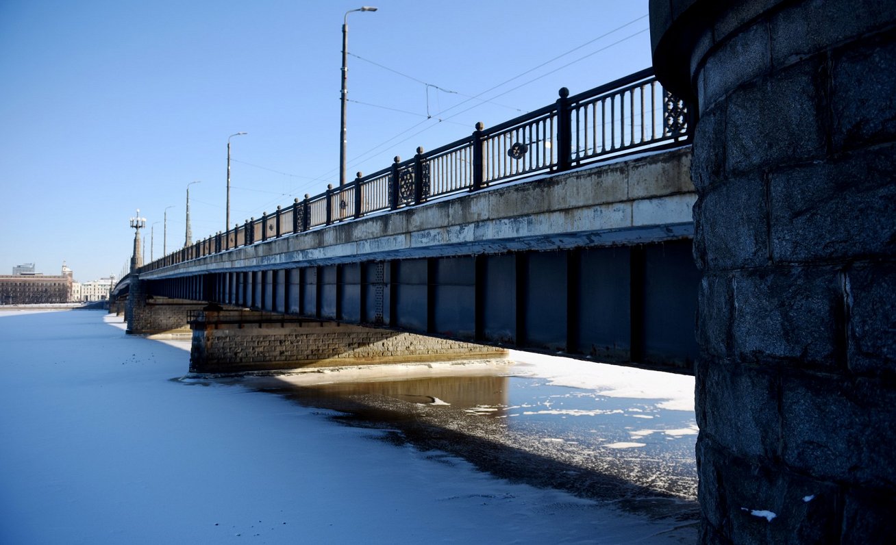 Akmens tilts pār Daugavu.