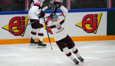 Valstsvienības uzbrucējs Ločmelis par pirmo pilno sezonu pieaugušo hokejā un ģērbtuvē karstāko tematu / Raksts