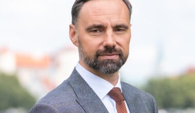 Finanšu nozares asociācijas padomi arī turpmāk vadīs Lauris Mencis