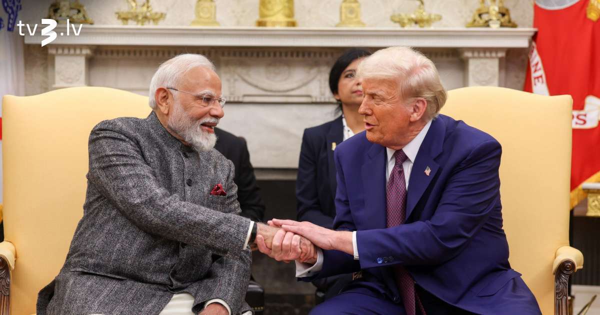 Tramps ziņo, ka Indija piekritusi pārtraukt Krievijas naftas pirkšanu