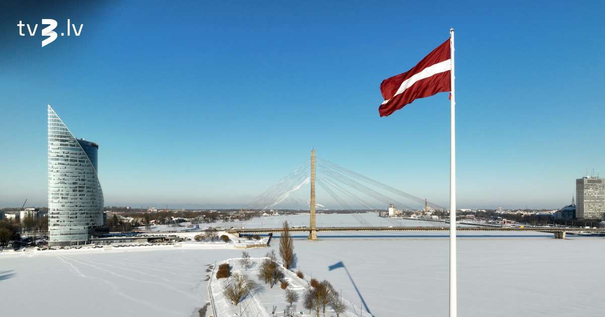 Vai drīkst iet pāri Daugavai? Rīgas dome skaidro, vai tas ir droši