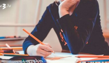 Piektdaļa mazākumtautību skolēnu latviešu valodu lieto tikai skolā